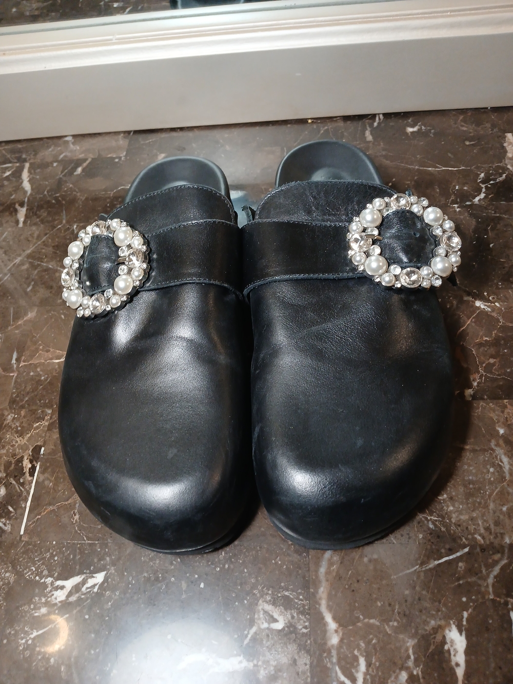 ALOHAS Black Leather Pearl-Embellished Slide Clogs - Picture 2 of 13